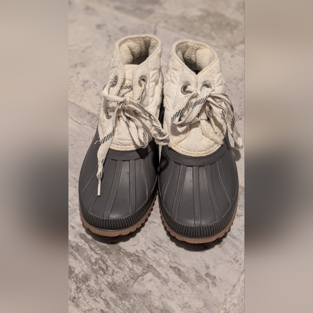 Maurices Gray and White Winter Boots